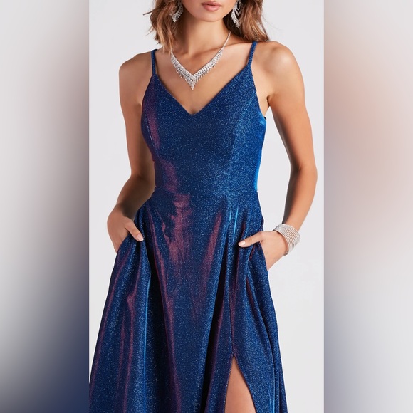 STUNNING 2 Tone Gown - Picture 3 of 5